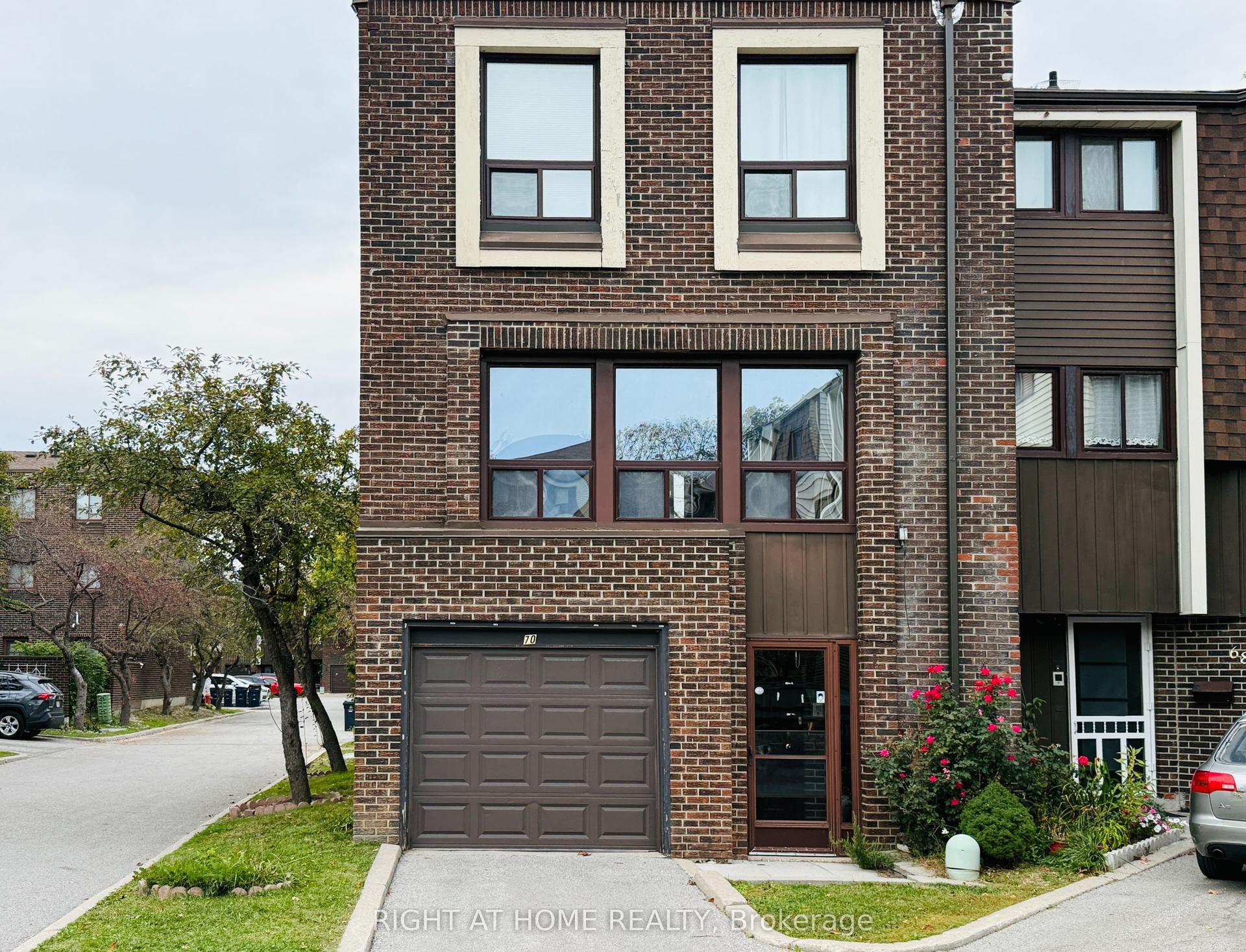 70 Spire Hillway Way, Toronto — Condo Town for sale, photo 1