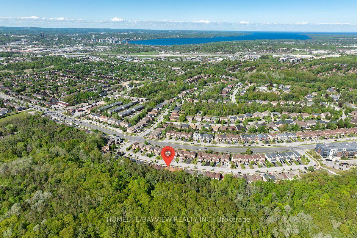 52 Hawthorne Crescent — photo 1