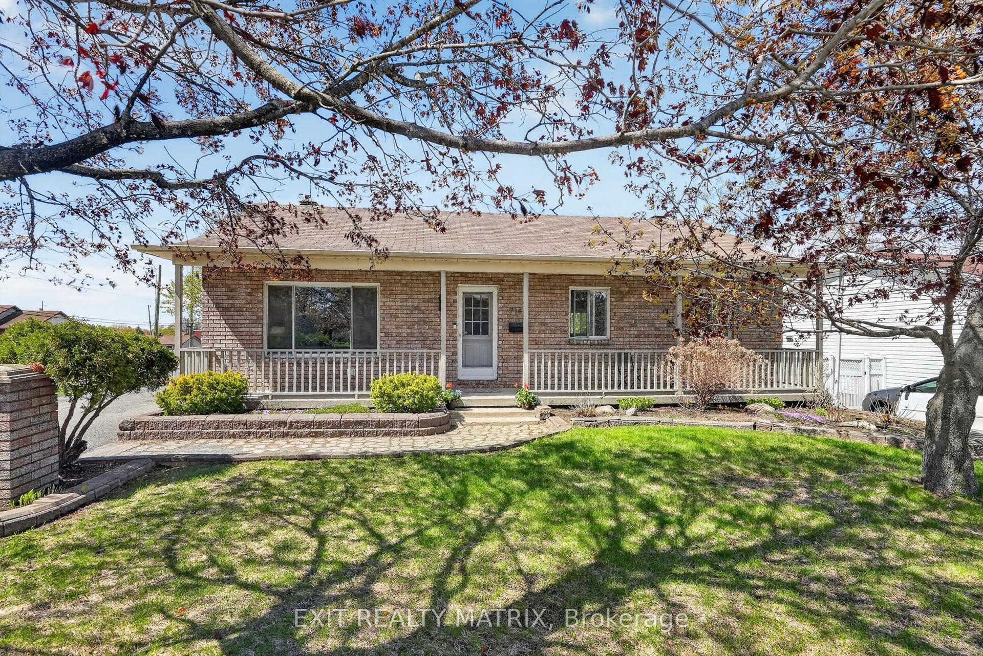 714 Des Cedres Avenue — photo 1