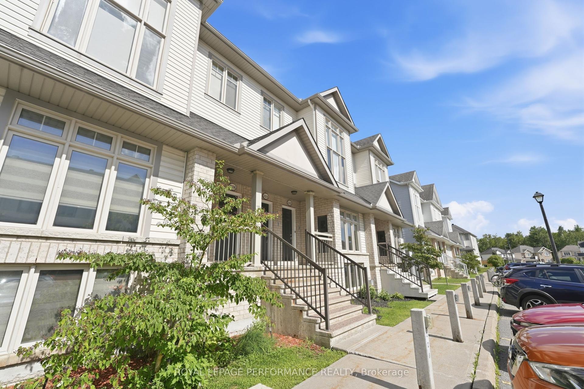 322 Galston Private, Orleans - Convent Glen and Area — Condo Town for sale, photo 1