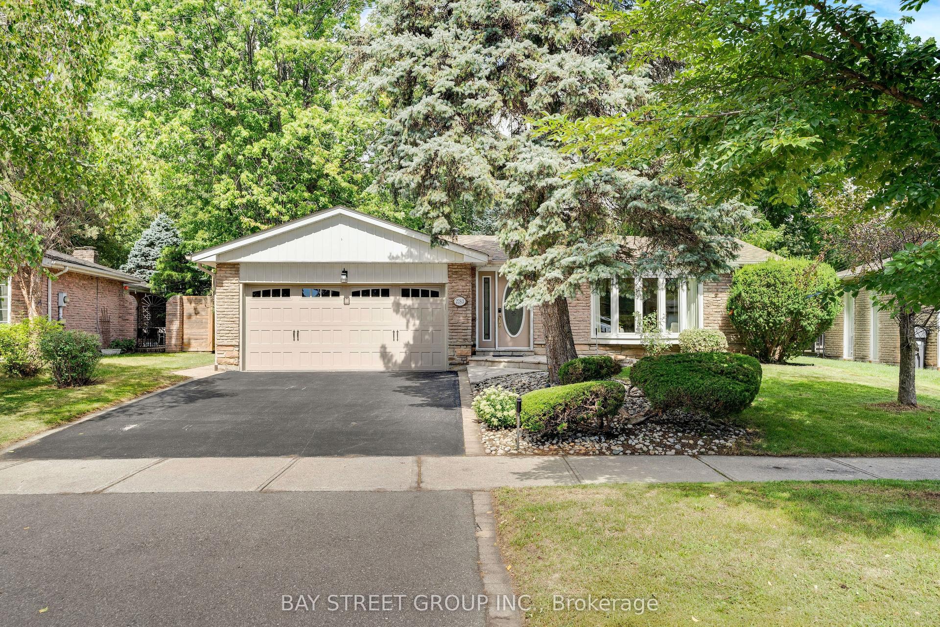 2283 Devon Road, Oakville — Detached for sale, photo 1