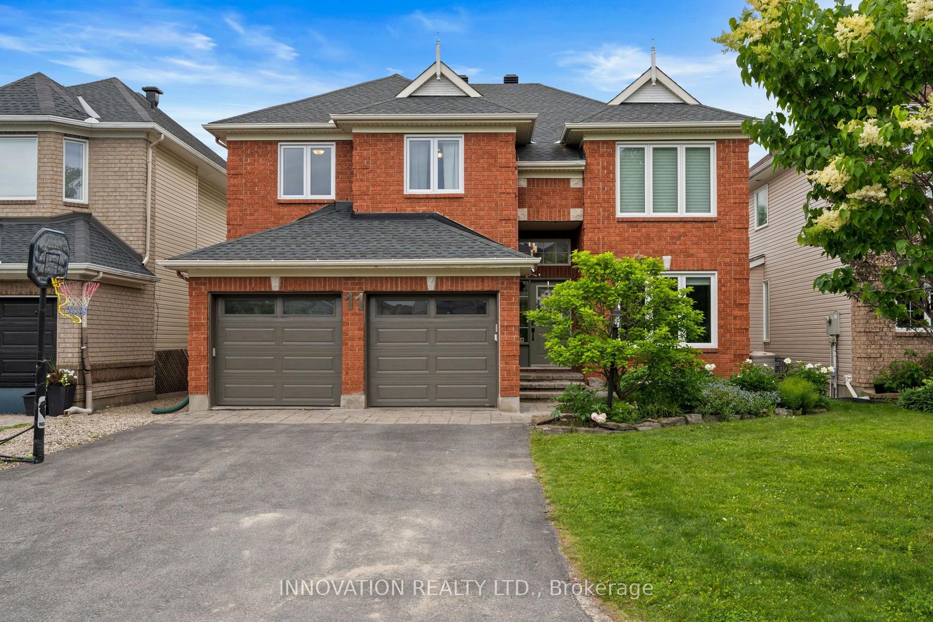 11 Bracewood Way, Barrhaven — Detached for sale, photo 1