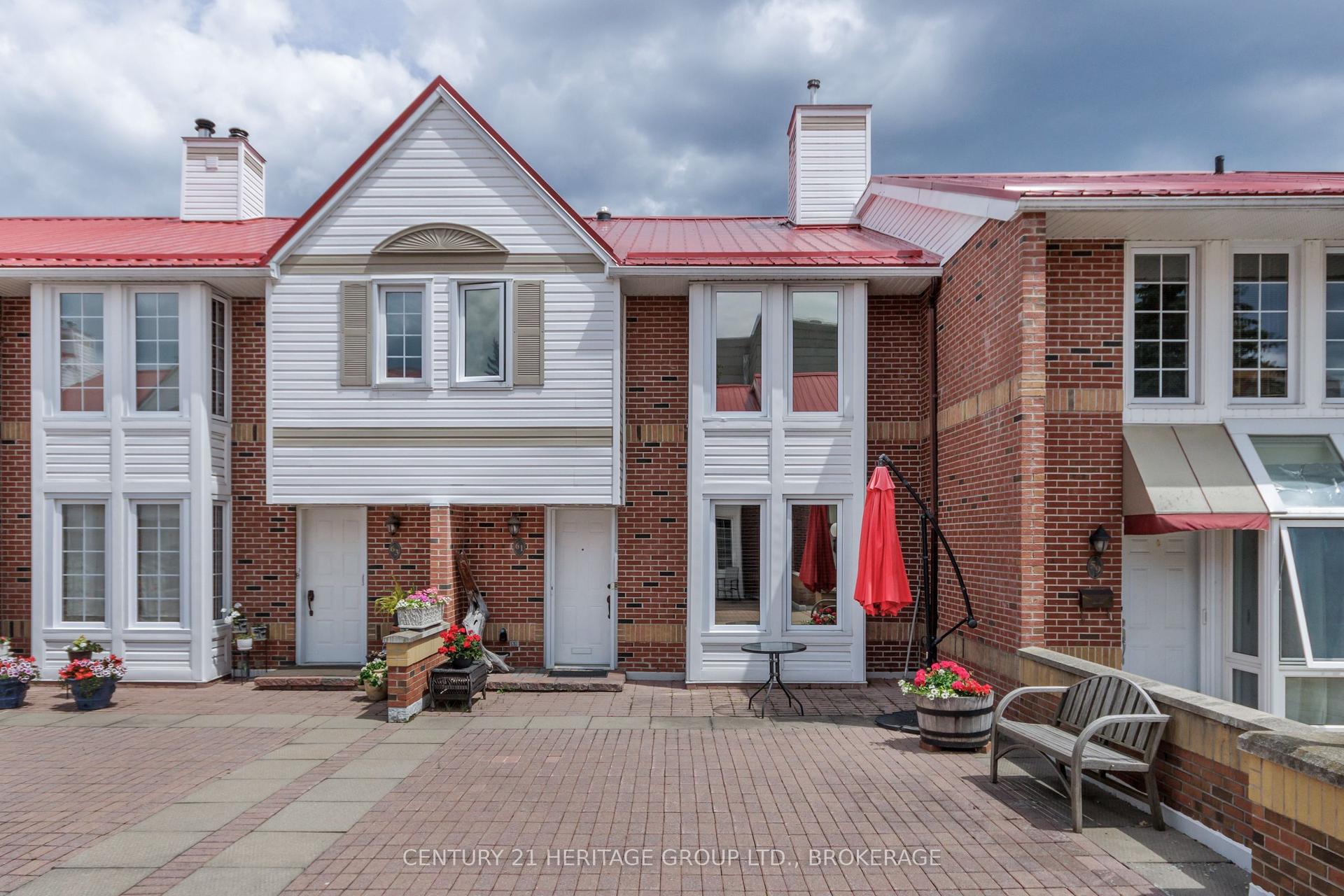 1 Place D'armes 61 #61, Kingston — Condo Town for sale, photo 1