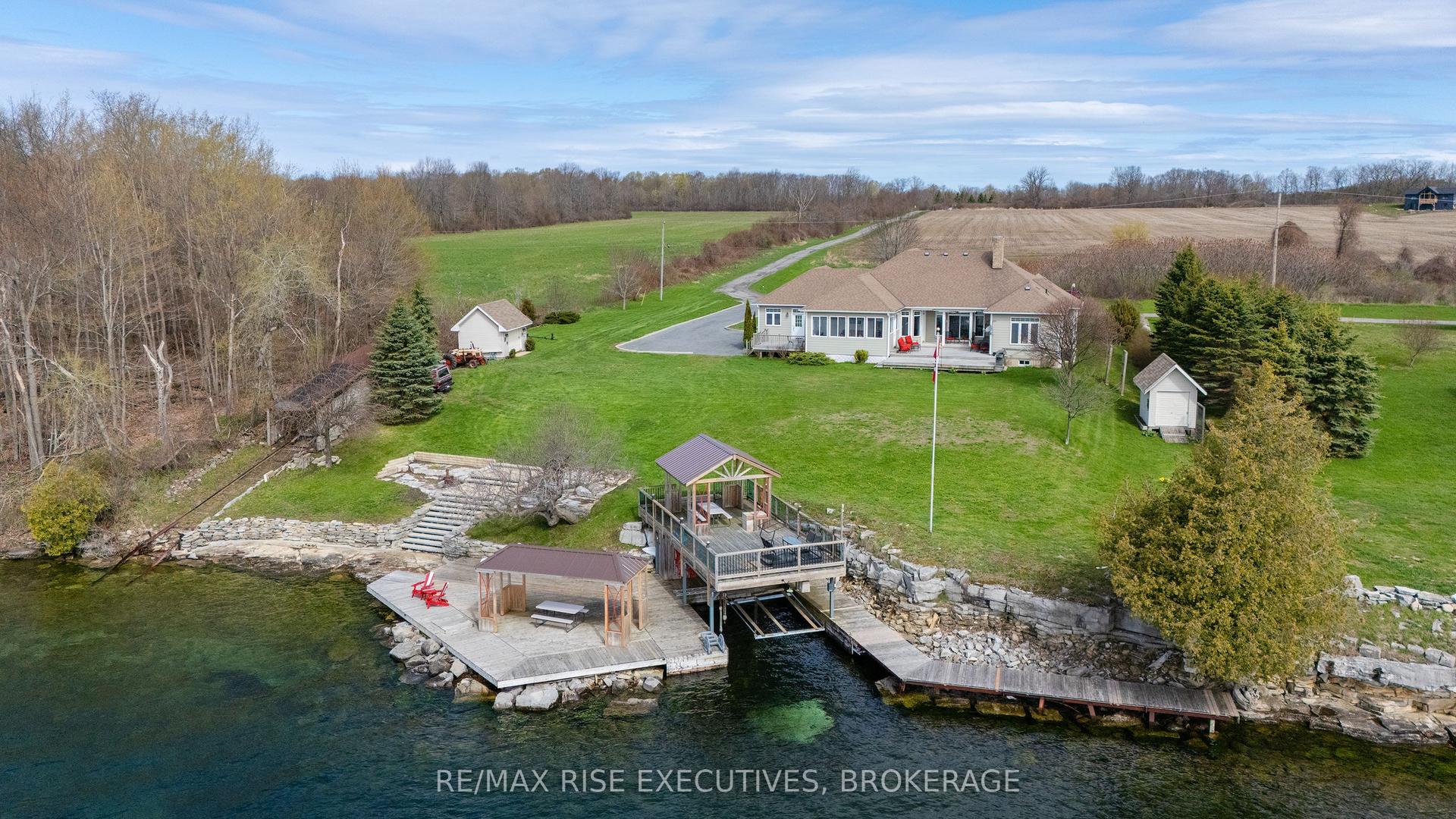 255 Good Friend Drive, Frontenac Islands — Detached for sale, photo 1