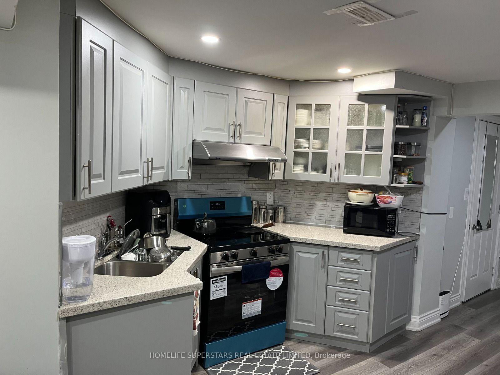 35 Wardenwood Drive — photo 1