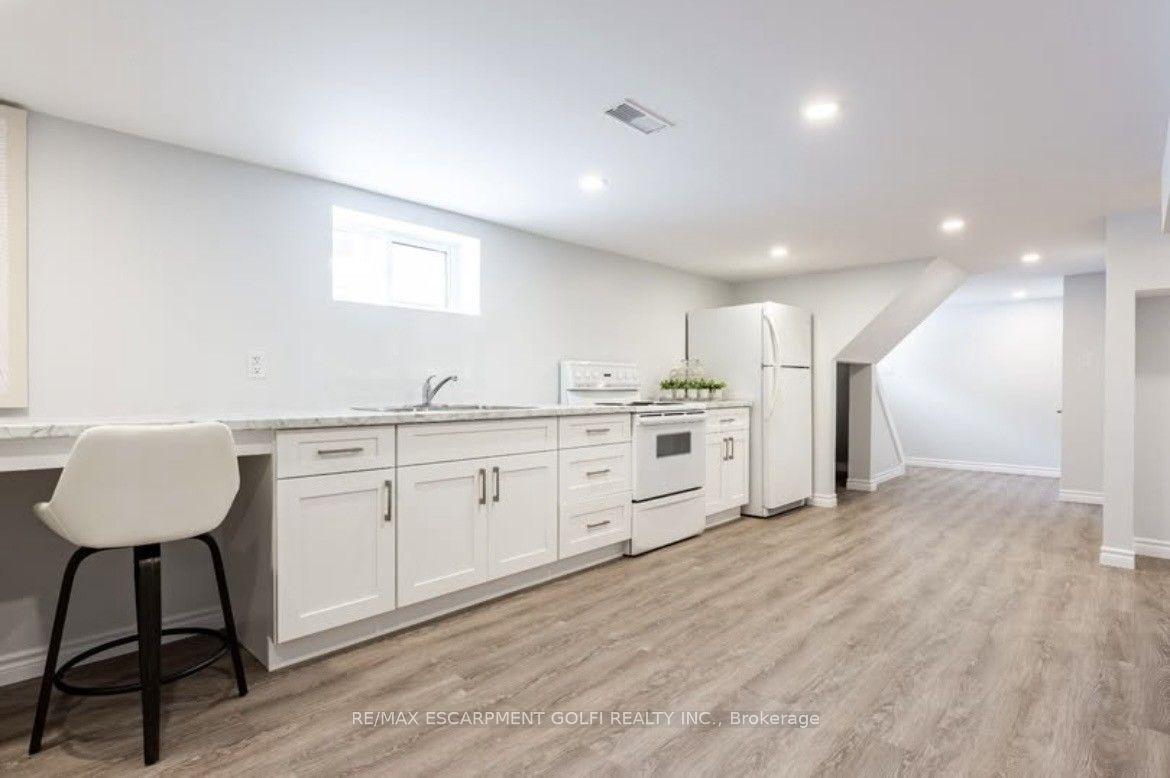 169 Wallace Avenue S Lower #Lower — photo 1