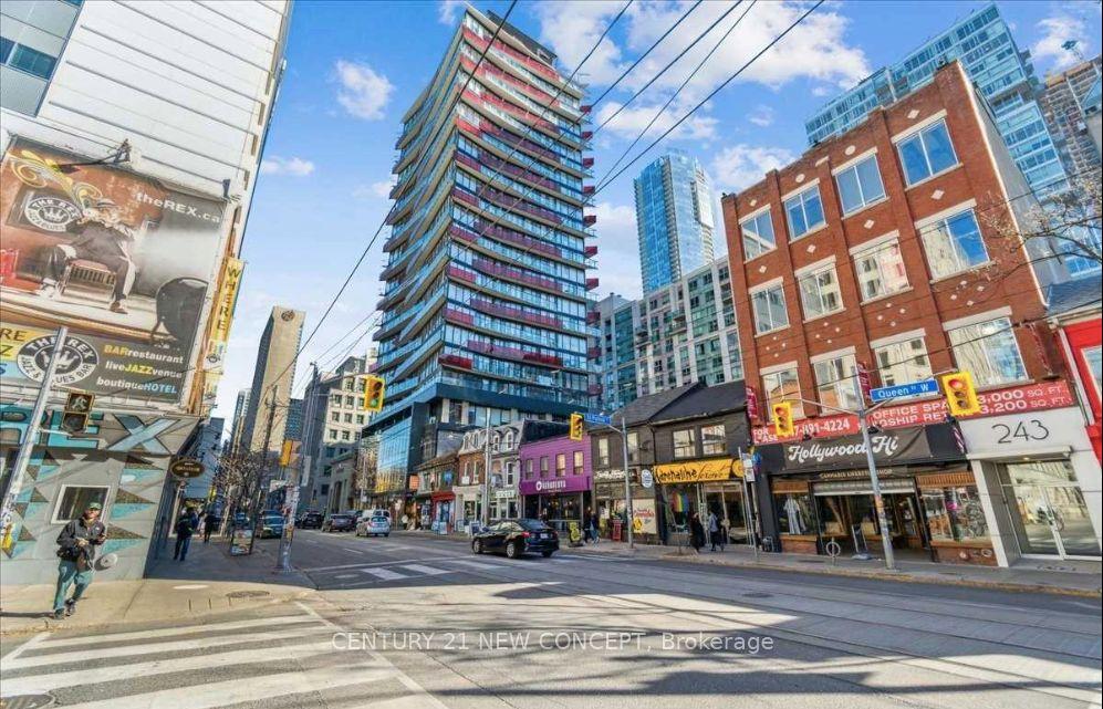 215 Queen Street W 809 #809 — photo 1