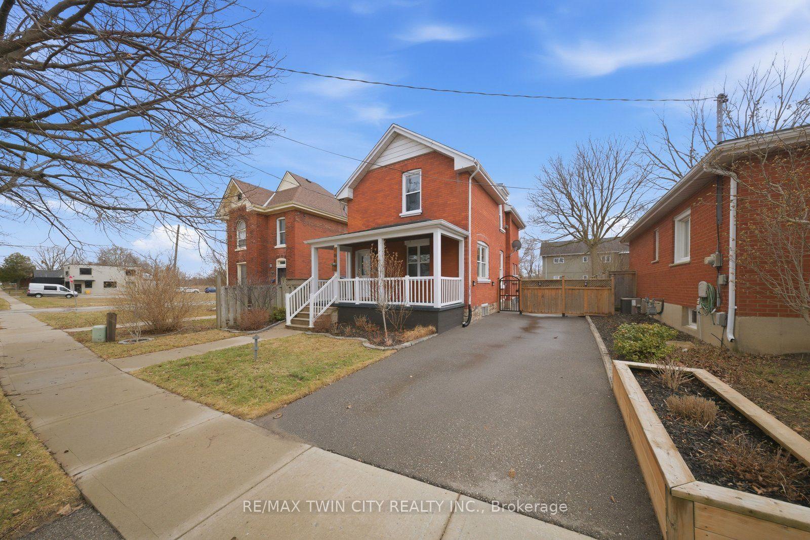 188 Grand River Avenue — photo 1