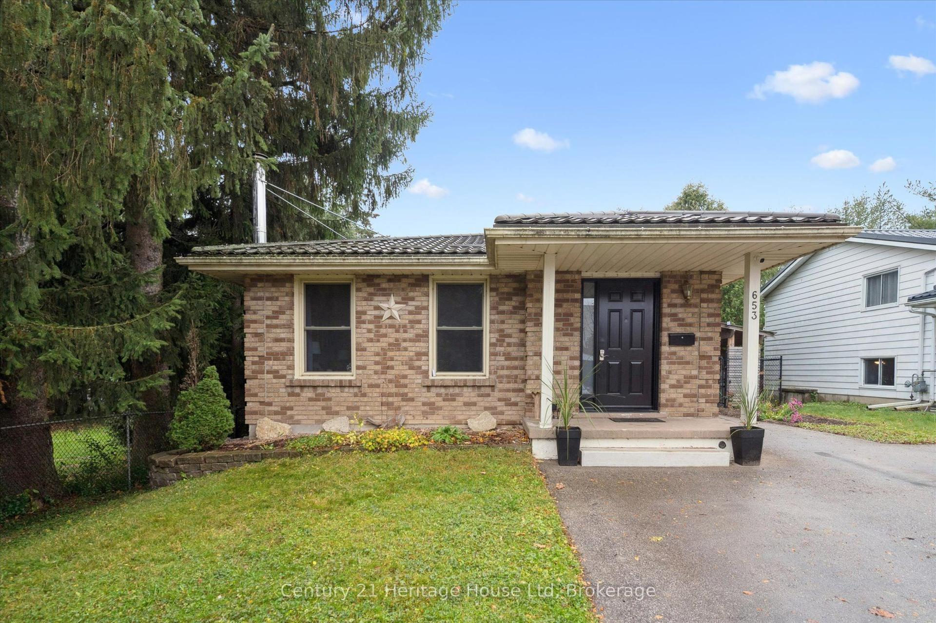 653 Perry Street, Centre Wellington — Detached for sale, photo 1