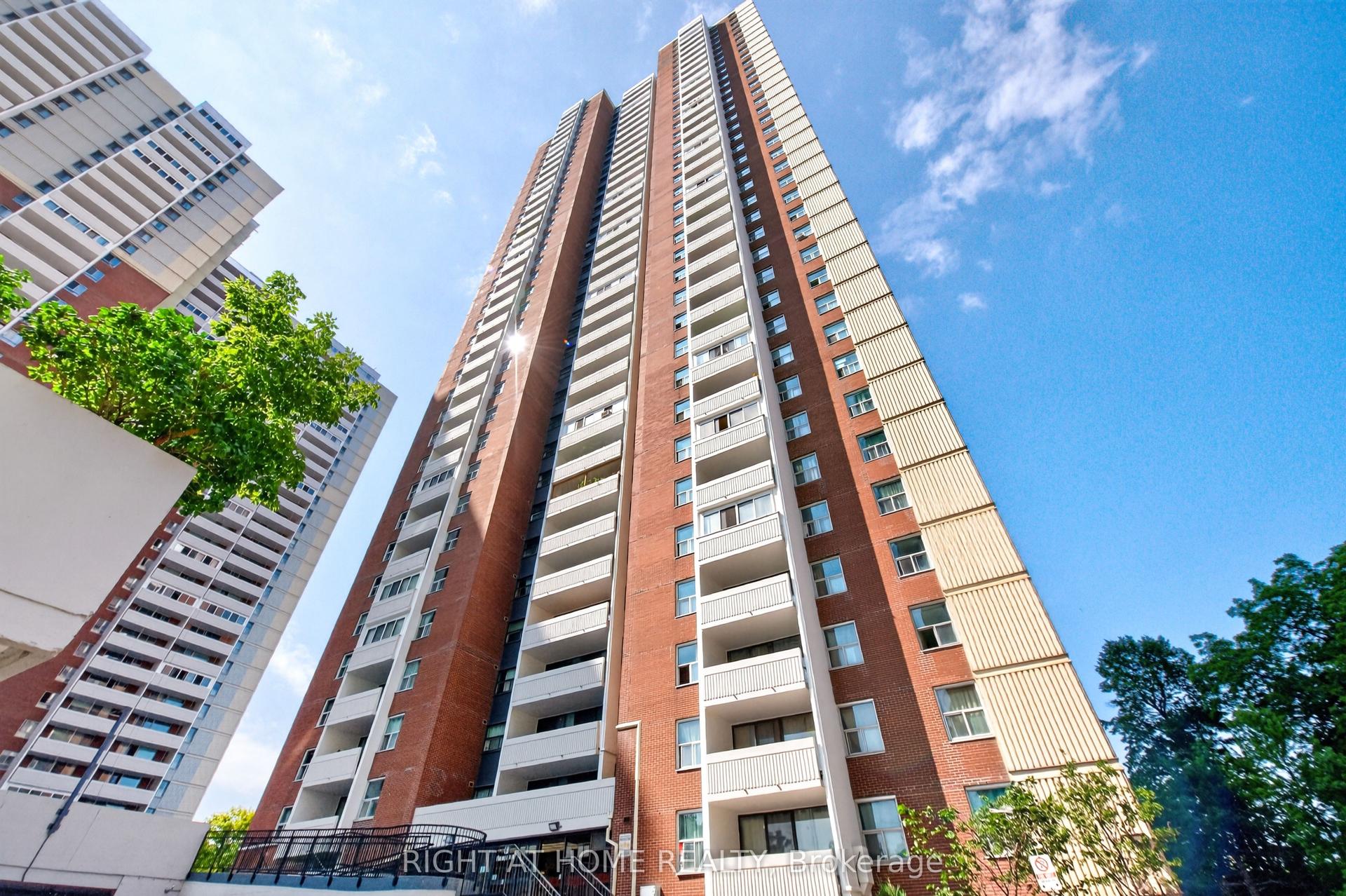 3 Massey Square 2407 #2407, Toronto — Condo for lease, photo 1