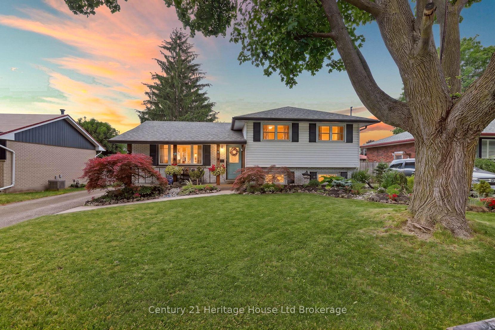 78 Lyndale Crescent — photo 1
