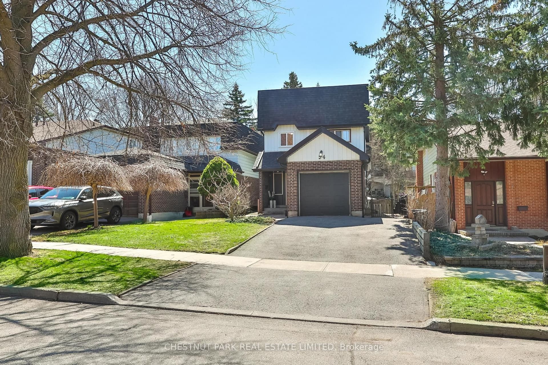 54 Loganberry Crescent — photo 1