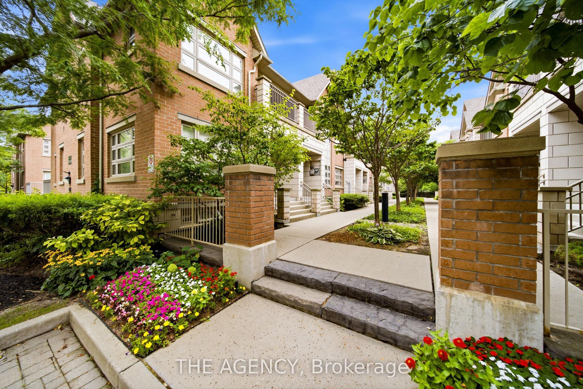 2460 Prince Michael Drive 23 #23, Oakville — Condo Town for sale, photo 1