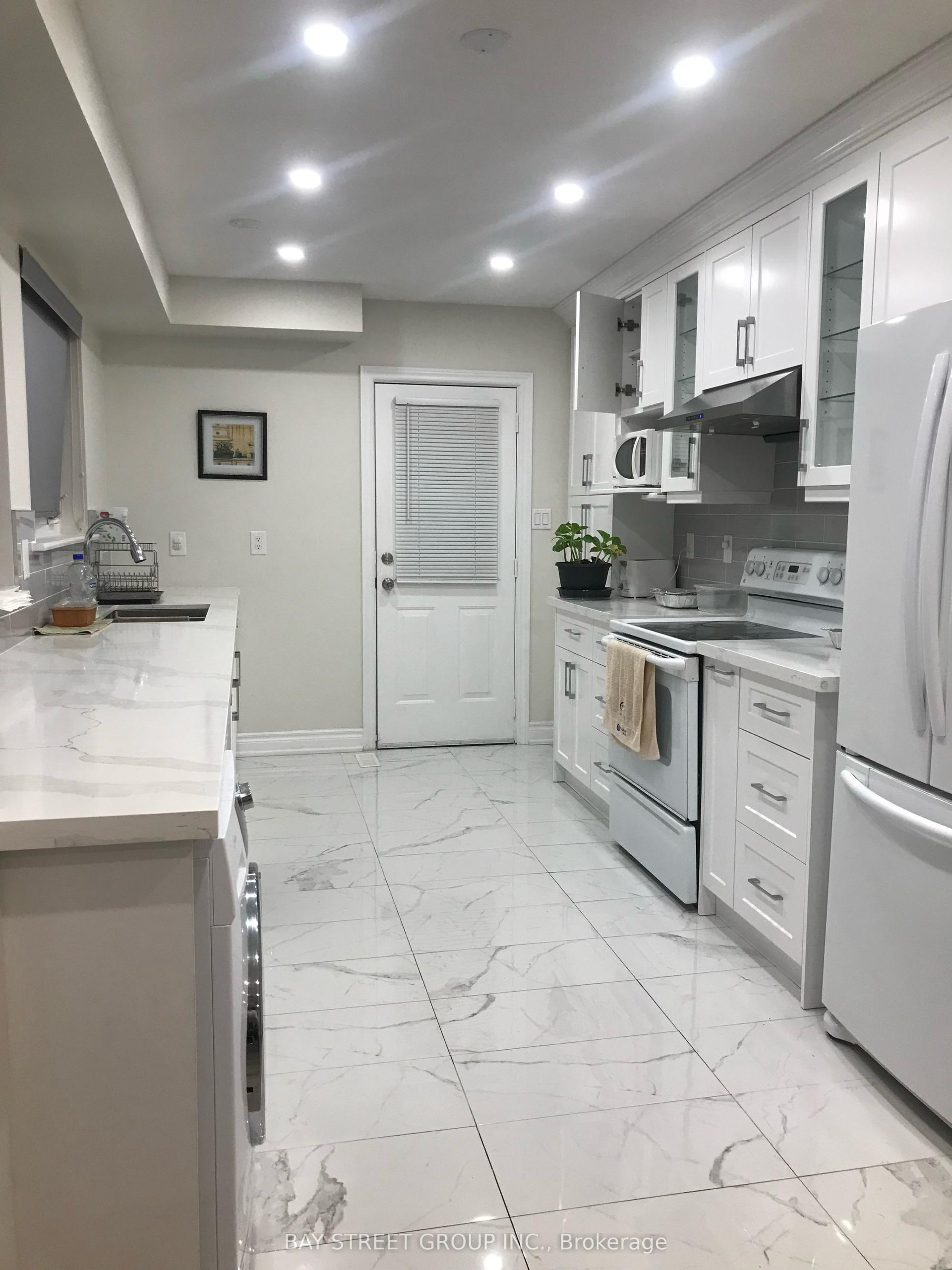 69 Lehar Crescent, Toronto — Detached for lease, photo 1