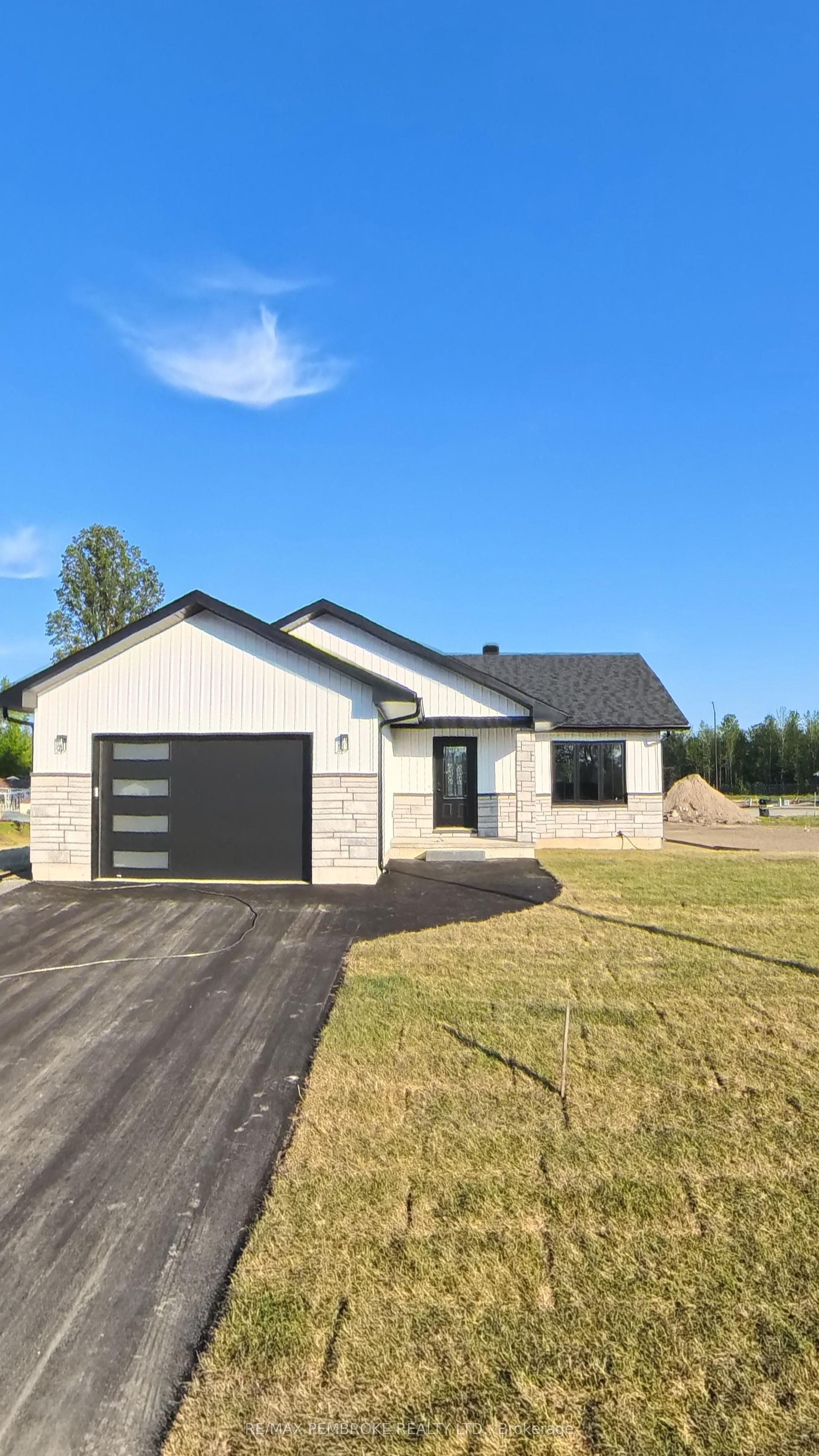 62 Eddy Crescent, Pembroke — Detached for sale, photo 1