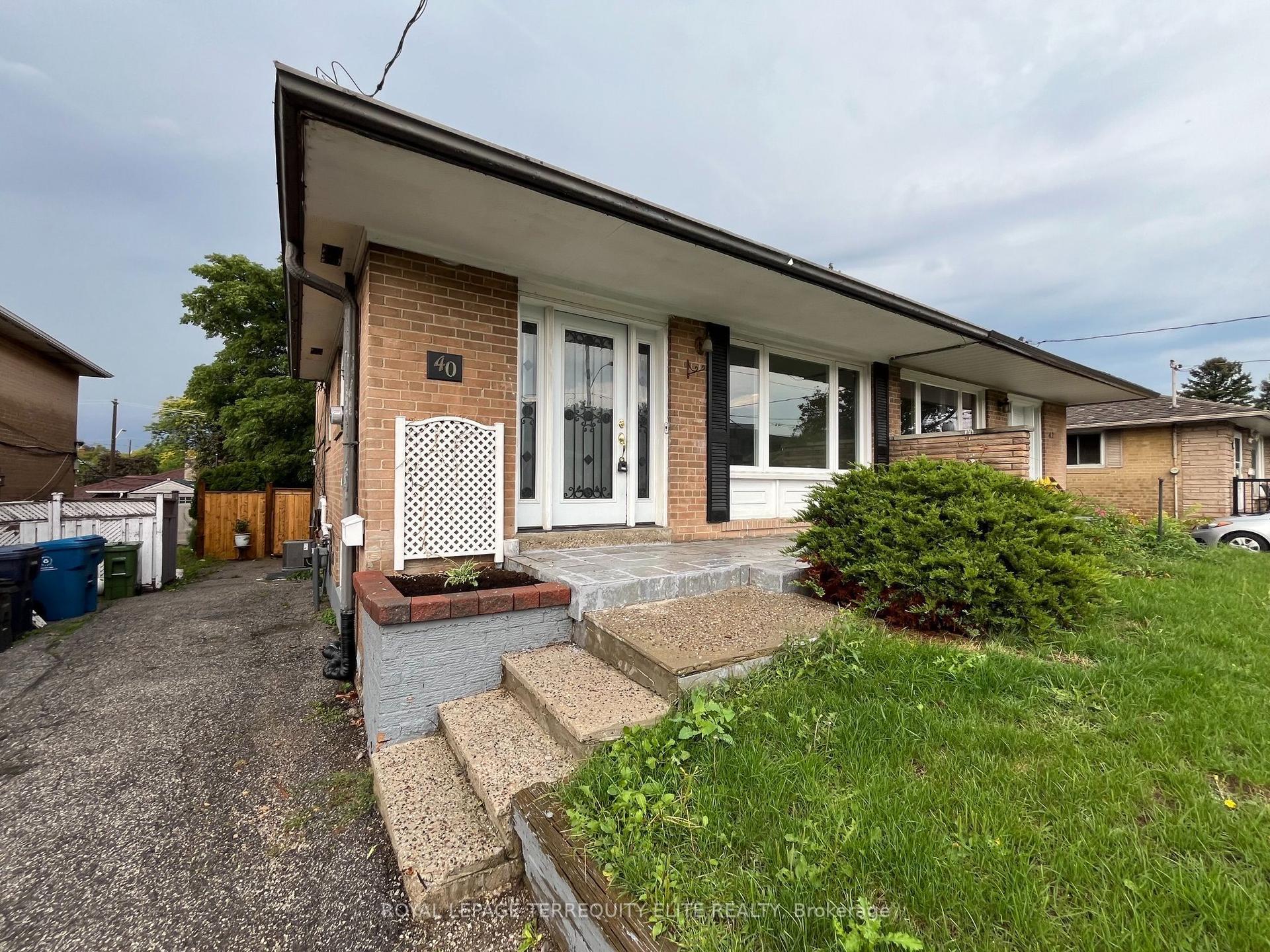 40 Pender Crescent Main & Upper #Main & Upper, Toronto — Semi-Detached for lease, photo 1