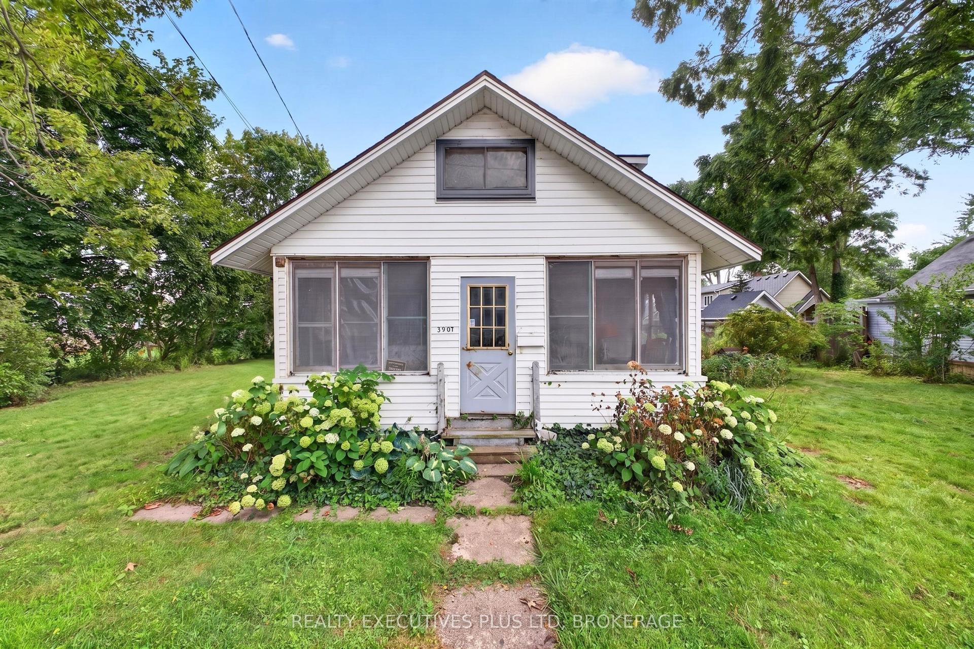 3907 Alexandra Road, Fort Erie — Detached for sale, photo 1