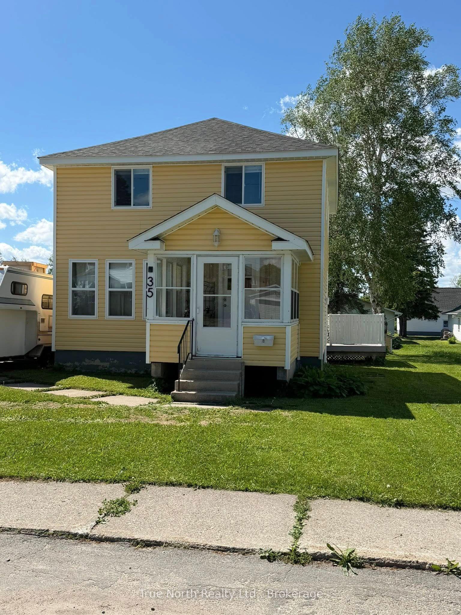 35 Devonshire Street, Kapuskasing — Detached for sale, photo 1