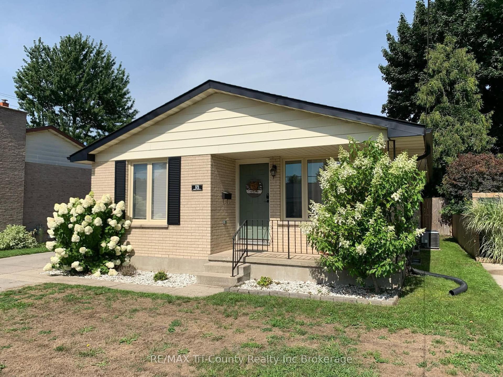 173 Carroll Street W, Strathroy-Caradoc — Detached for sale, photo 1