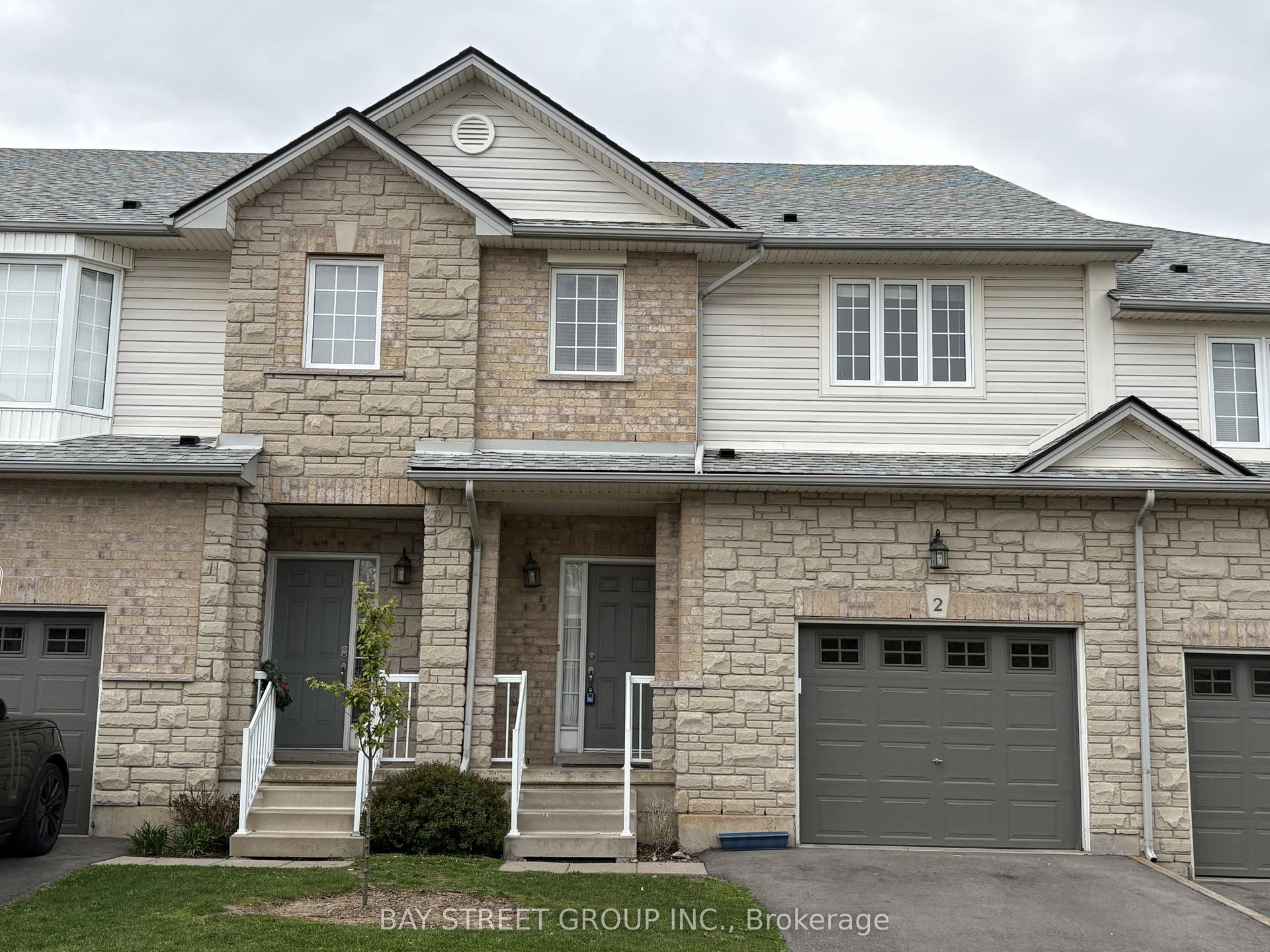 60 CLOVERLEAF Drive 2 #2 — photo 1
