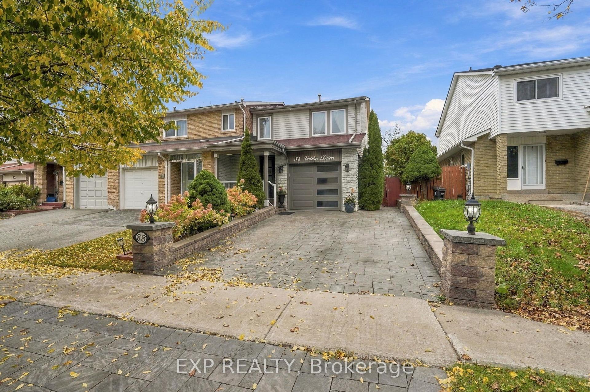 88 Valdor Drive, Toronto — Townhouse for sale, photo 1
