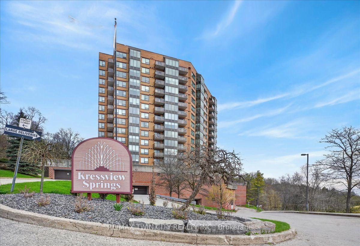 237 King Street W 604 #604 — photo 1