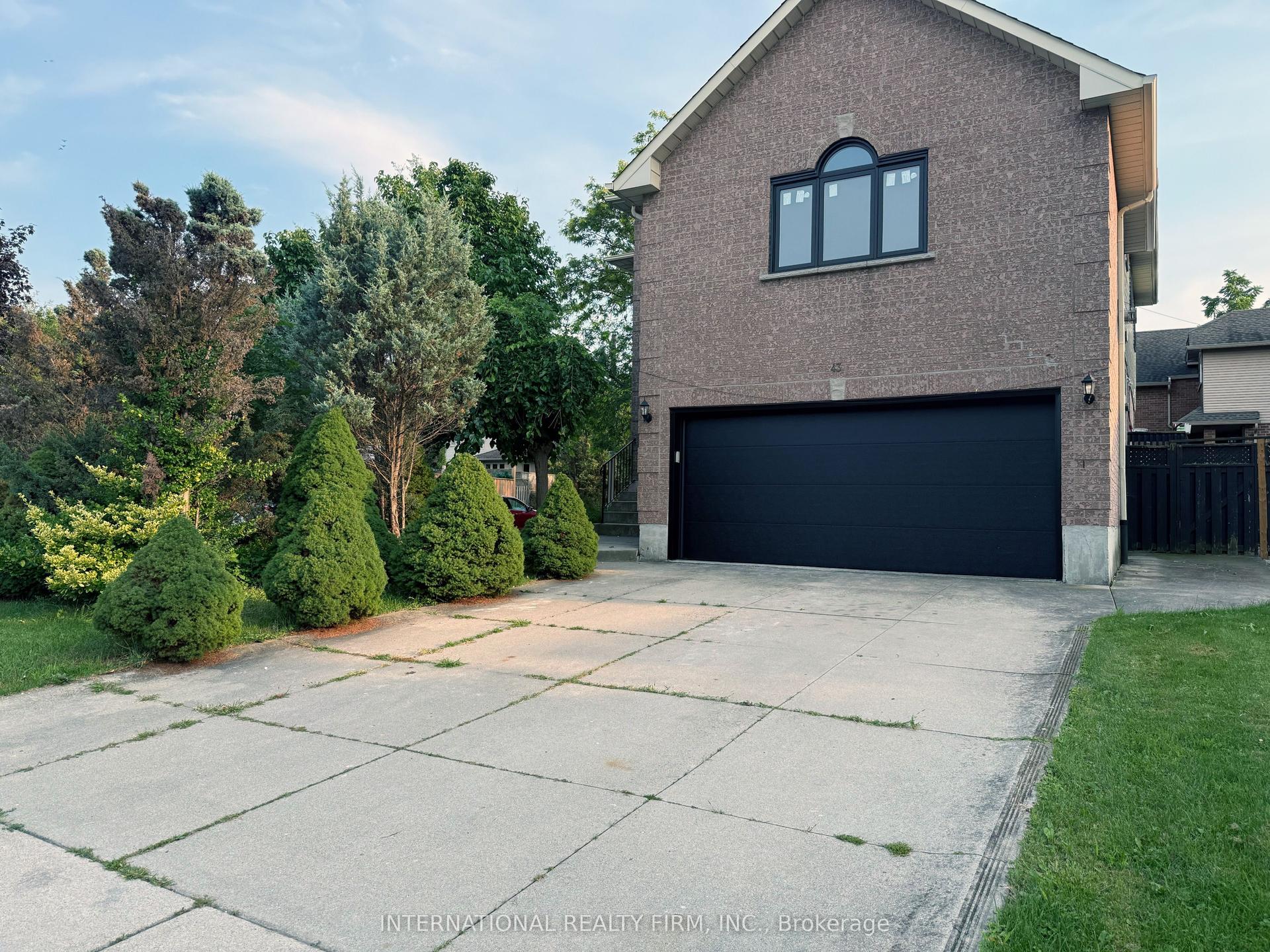 43 Falconridge Drive, Hamilton — Detached for sale, photo 1