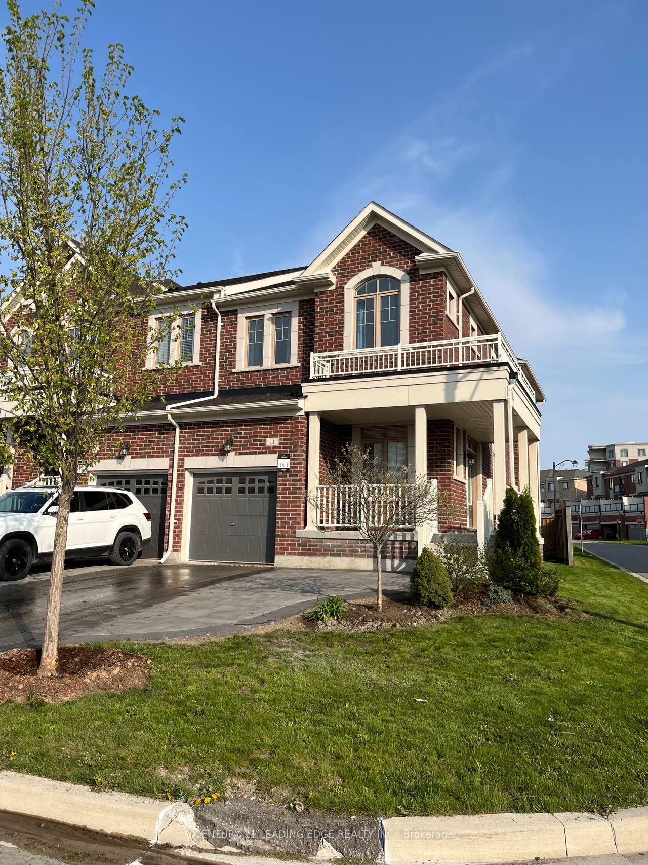 11 Radial Drive, Aurora — Townhouse for lease, photo 1