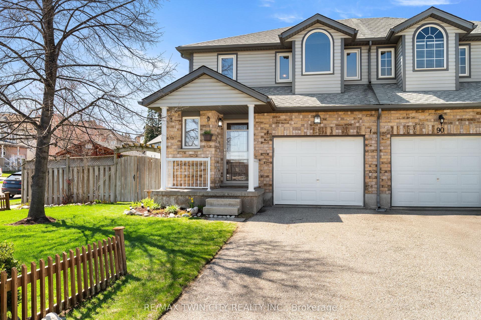 92 Snowdrop Crescent — photo 1