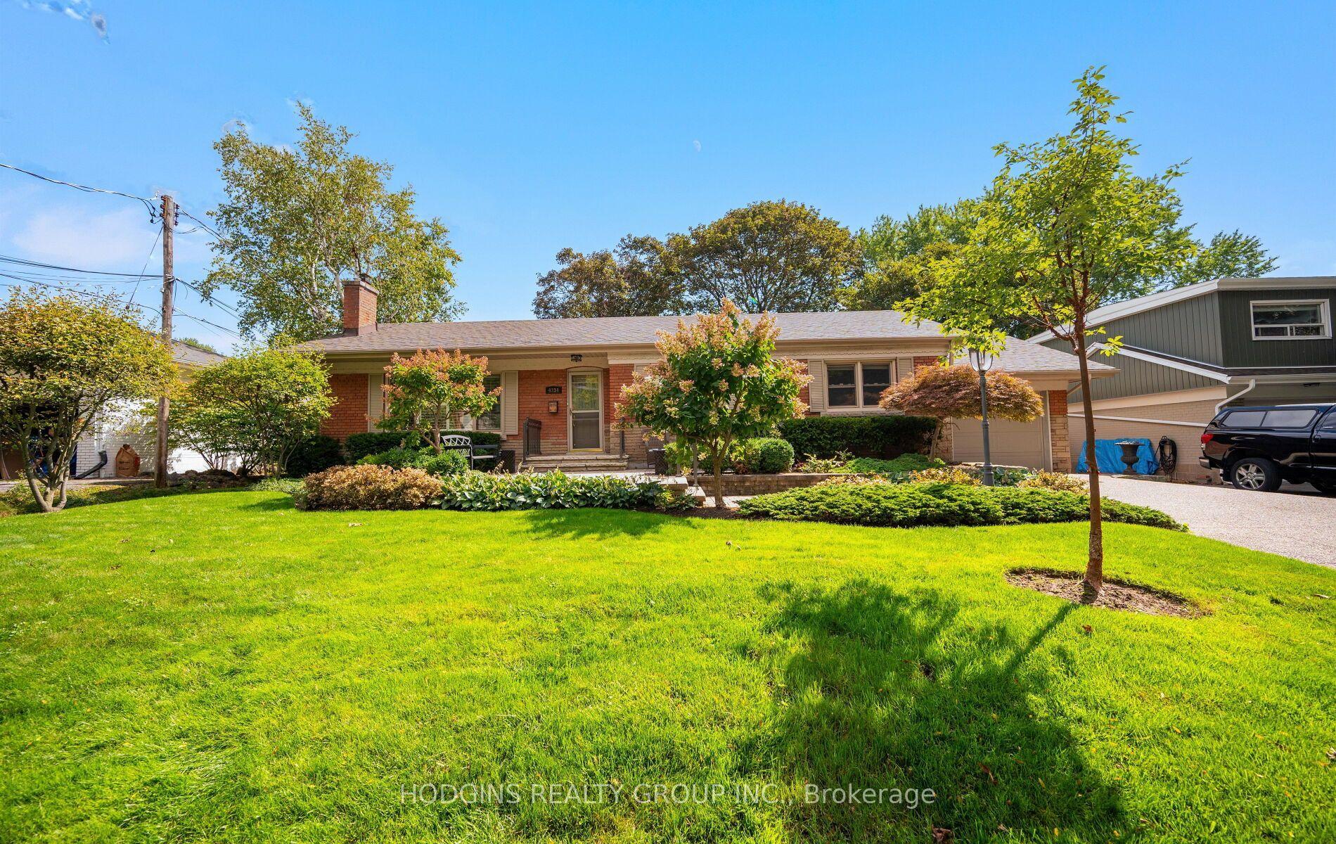 4334 Spruce Avenue, Burlington — Detached for sale, photo 1