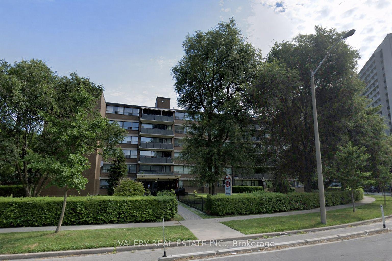 42 Thorncliffe Park Drive 107 #107, Toronto — Condo for lease, photo 1
