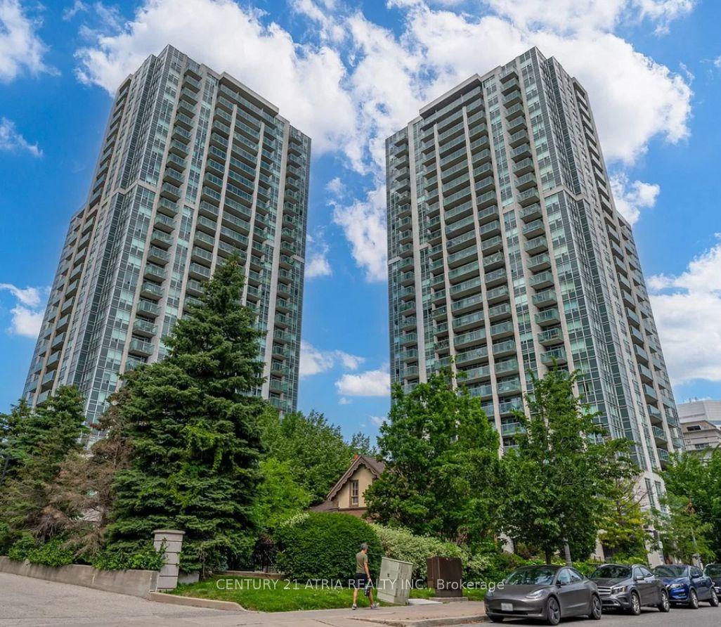16 Harrison Garden Boulevard 2001 #2001 — photo 1