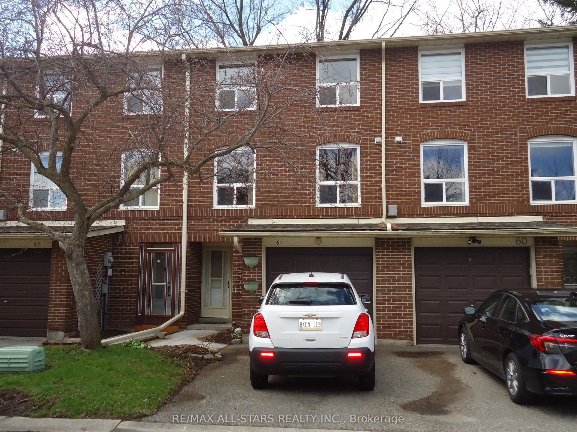 61 Eden Park Drive — photo 1