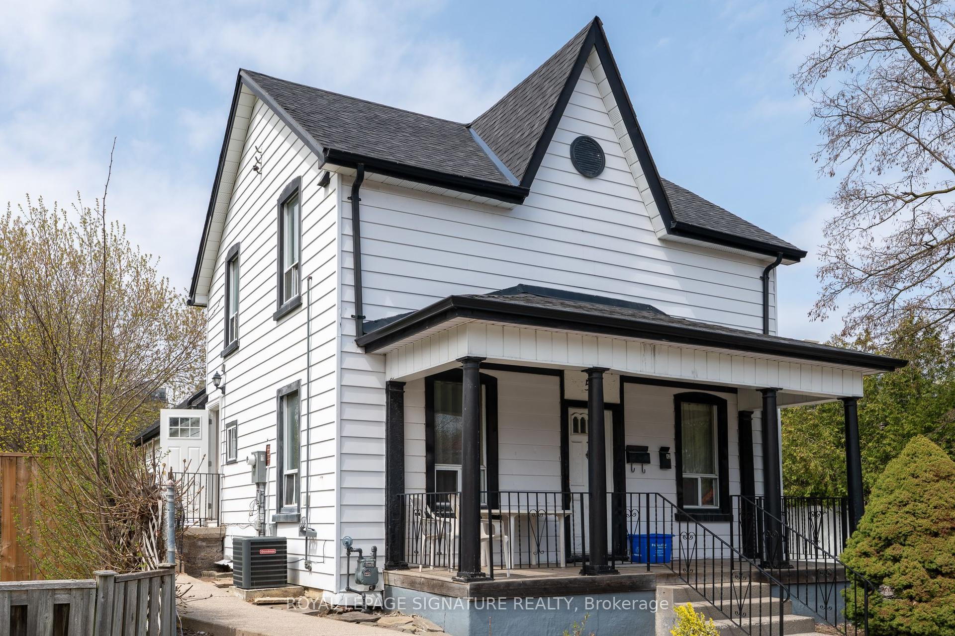 52 Wellington Street W Upper #Upper — photo 1