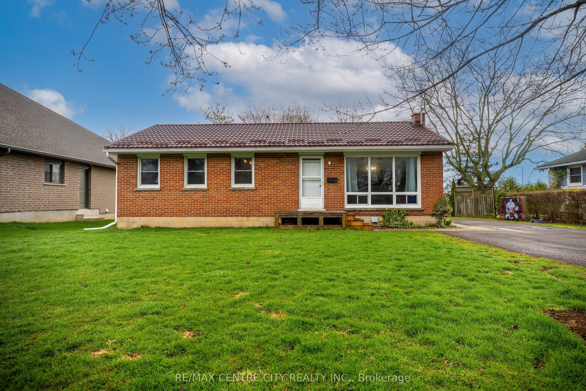 194 Centennial Avenue — photo 1