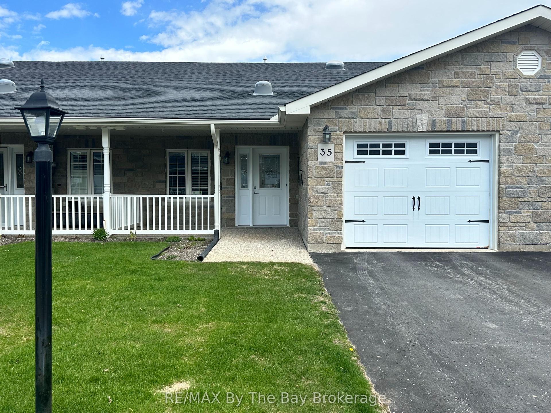 35 Garden Grove Crescent — photo 1