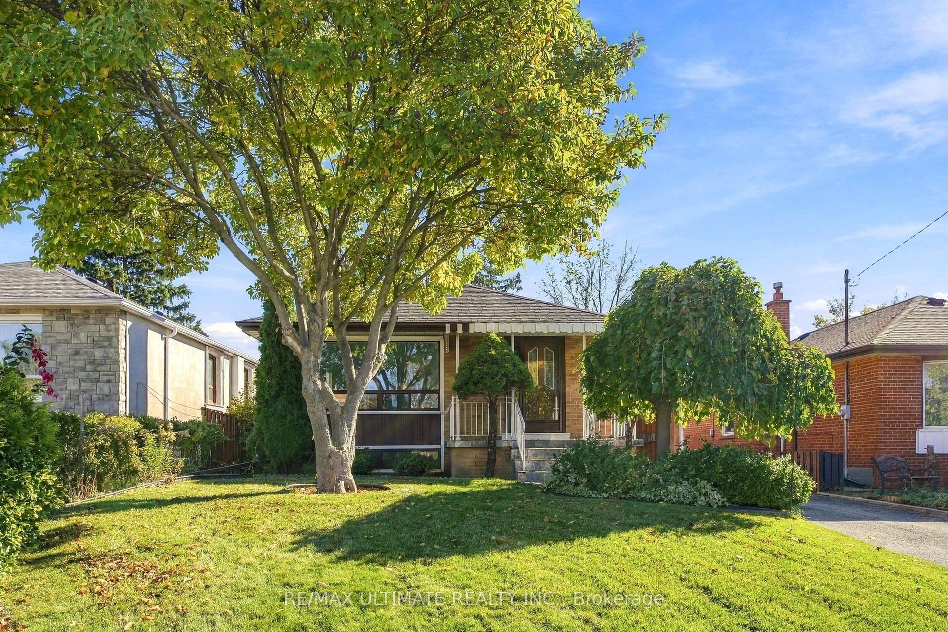 21 Tulip Drive, Toronto — Detached for sale, photo 1