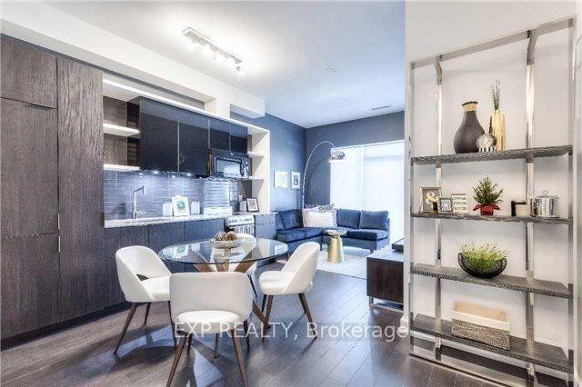 6 Parkwood Avenue 201 #201 — photo 1