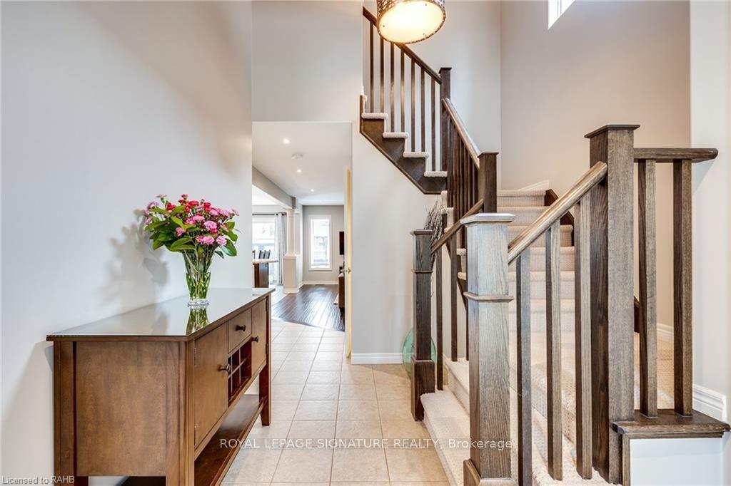 8 Blue Ribbon Way — photo 1