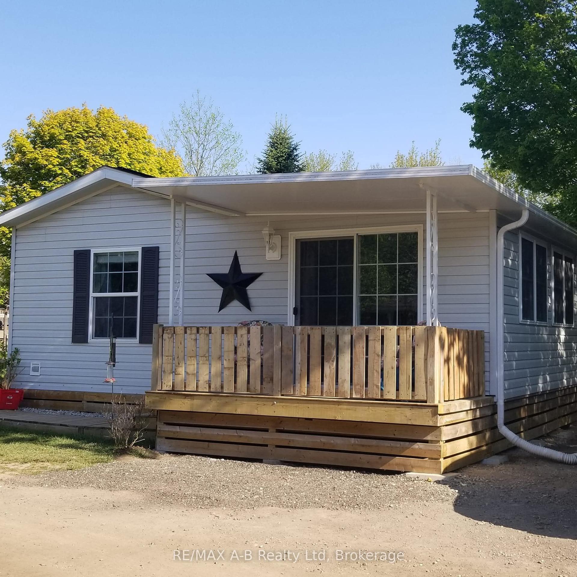 923590 Road 92 Road 411 #411 — photo 1