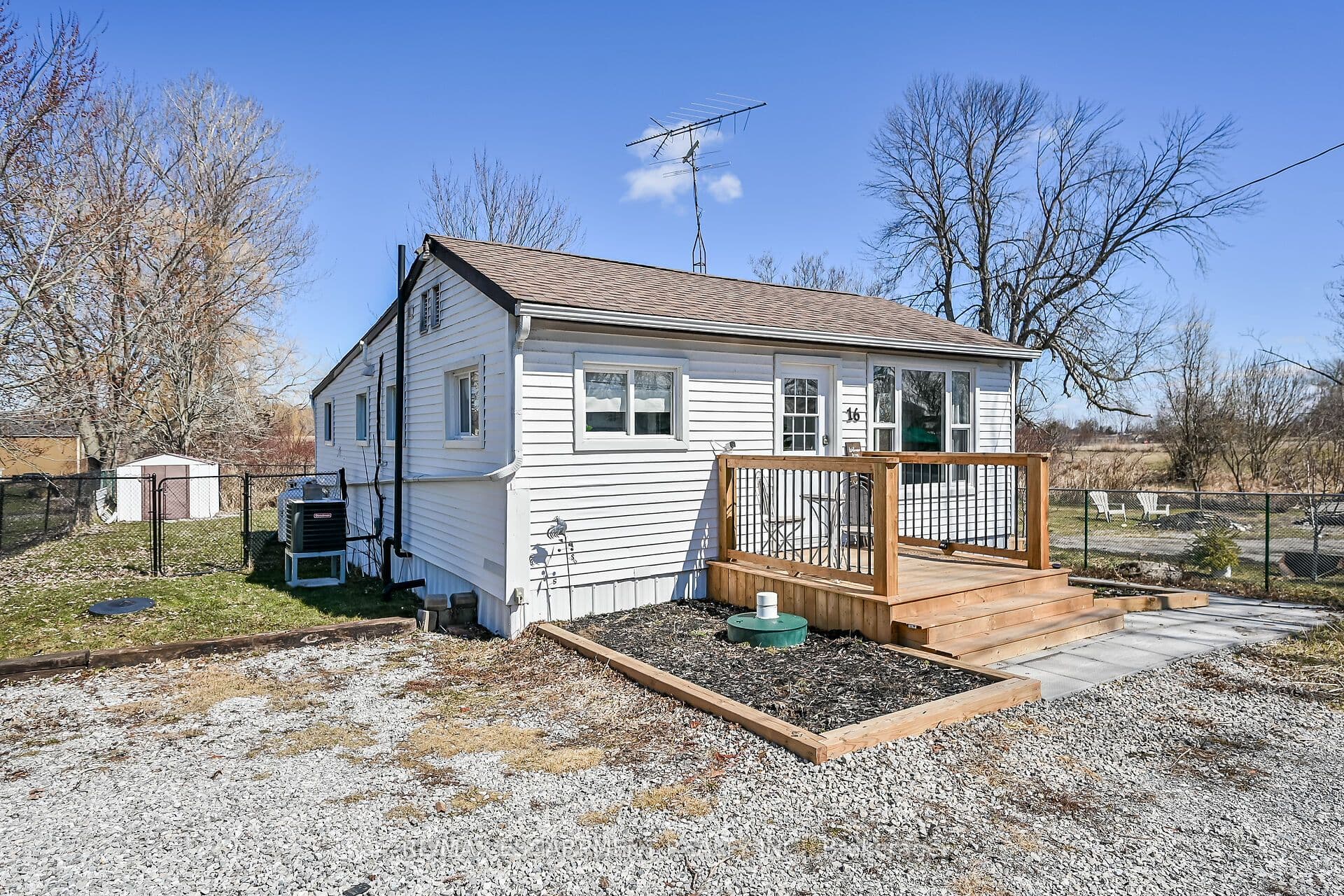 16 Swallow Lane — photo 1