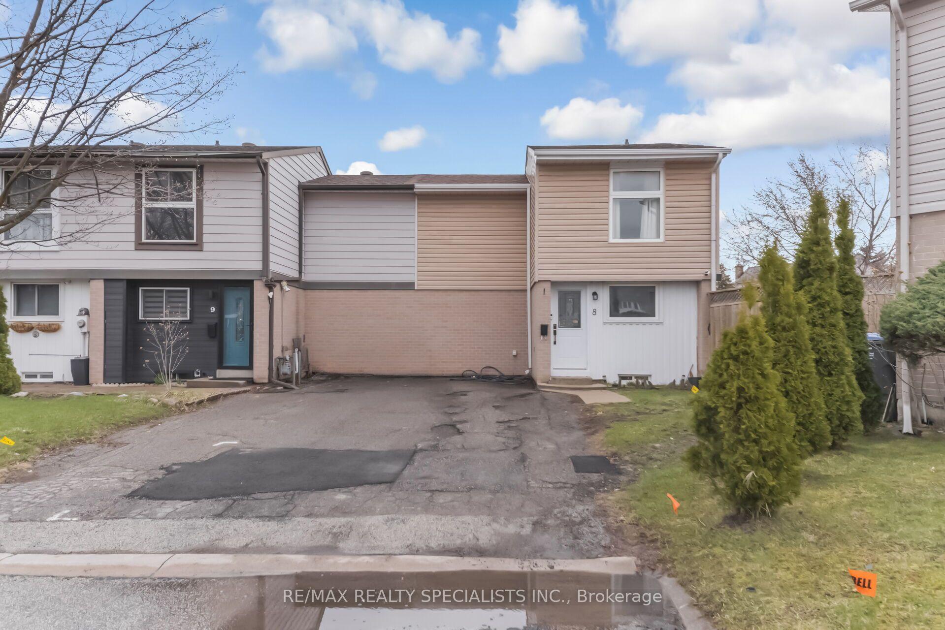 8 Grantbrooke Court — photo 1