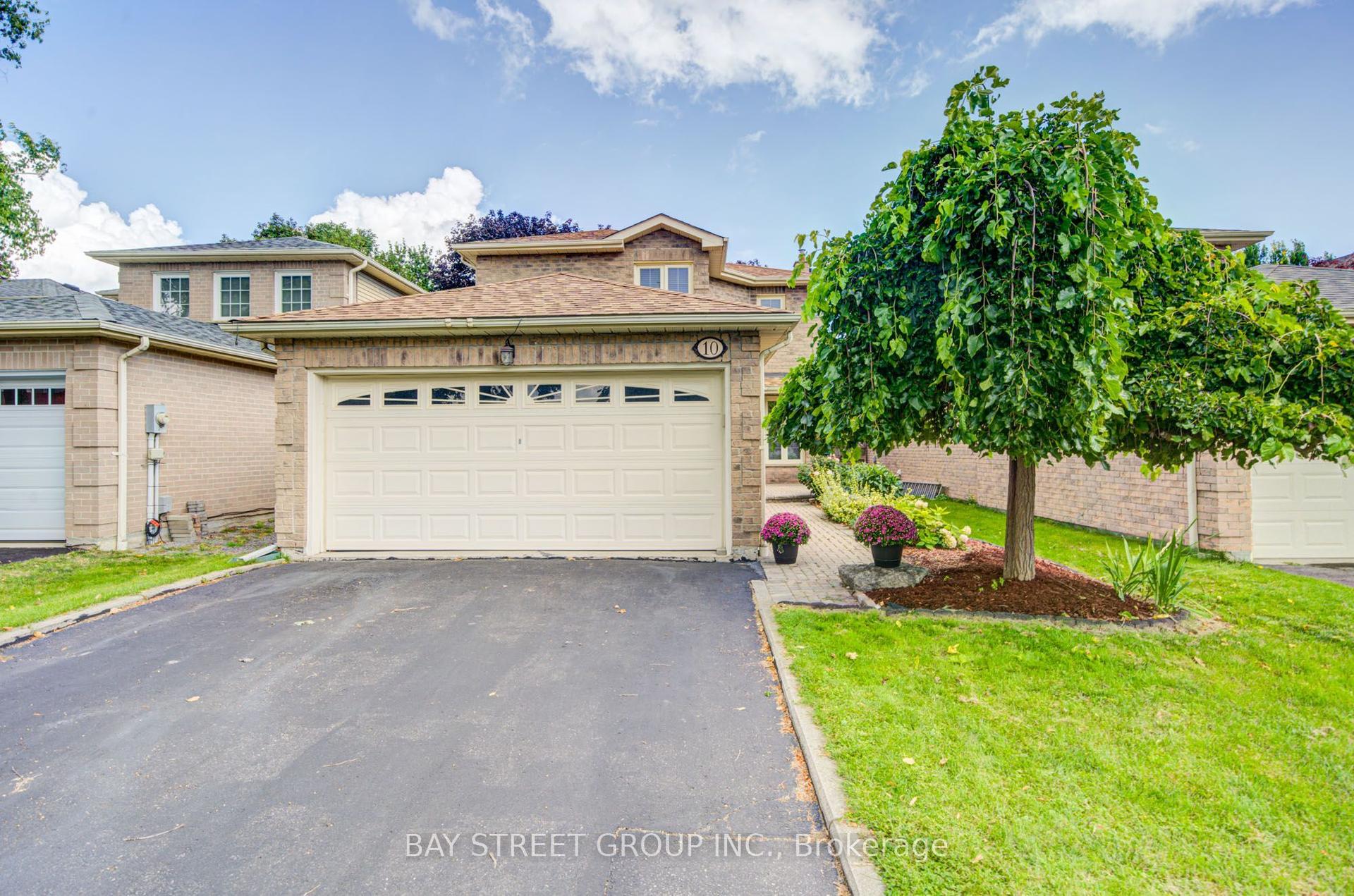 10 Hemingford Place, Whitby — Detached for sale, photo 1