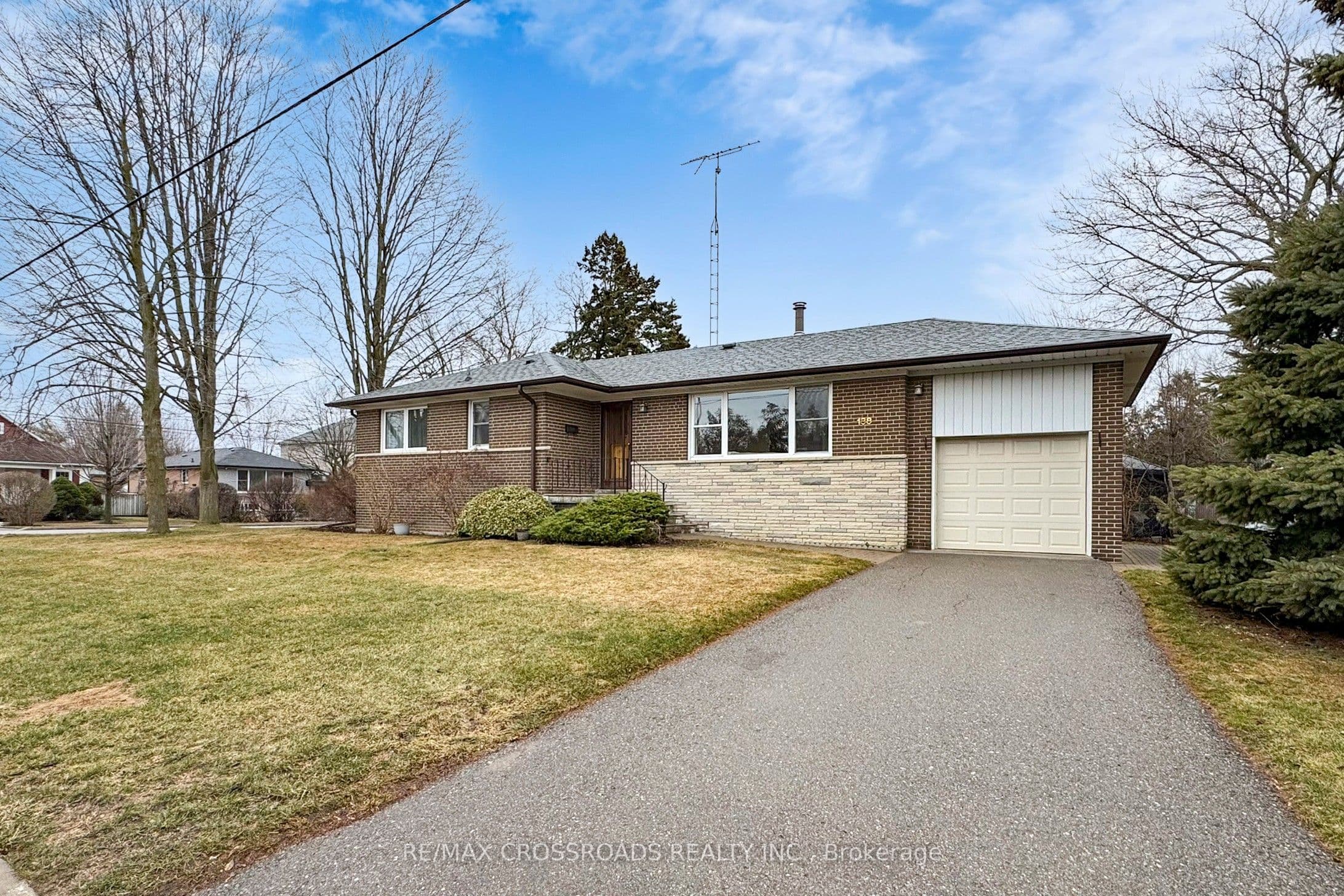 188 Maple Avenue — photo 1