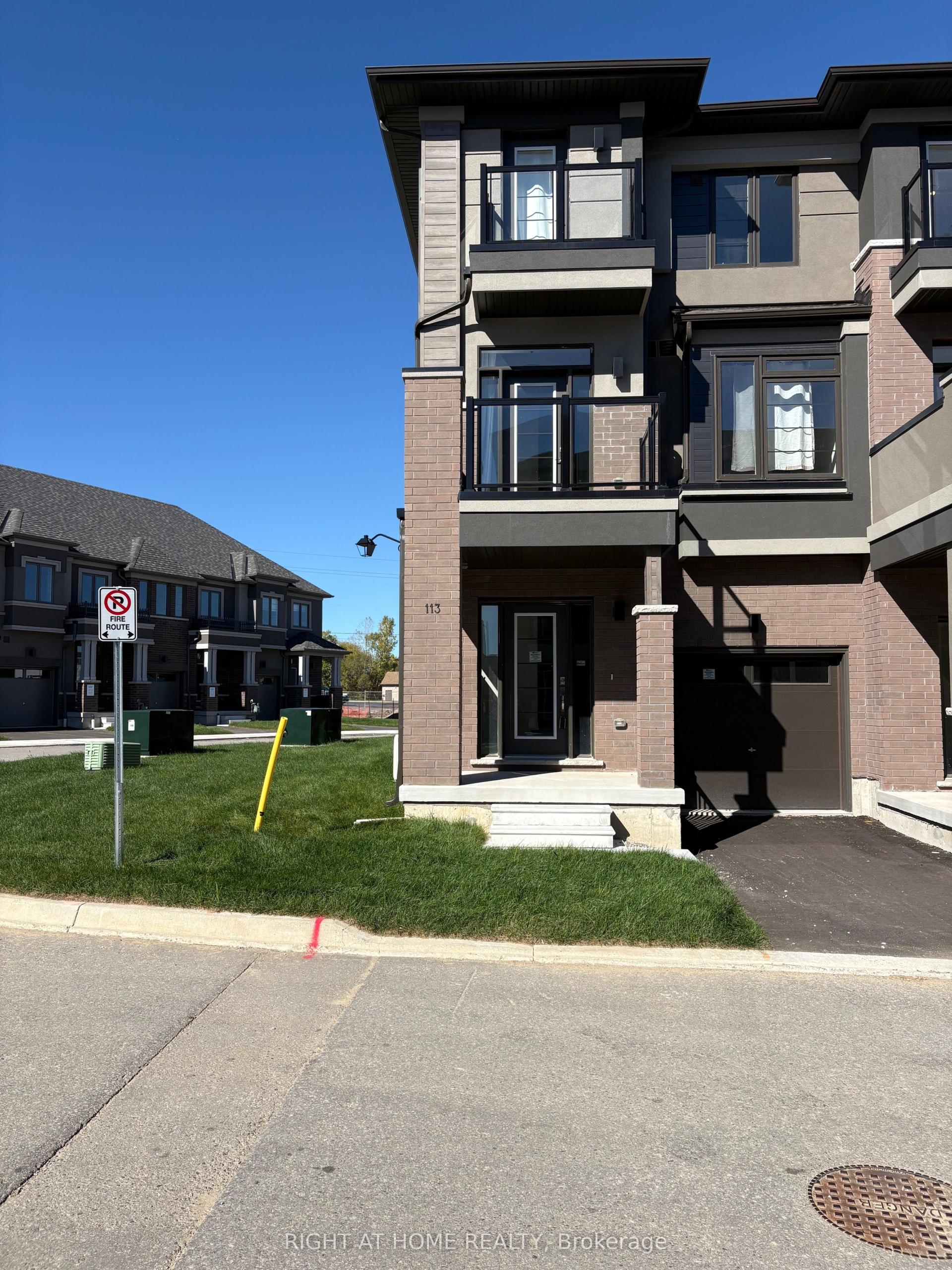 660 Colborne St Street W, Brantford — Condo Town for lease, photo 1