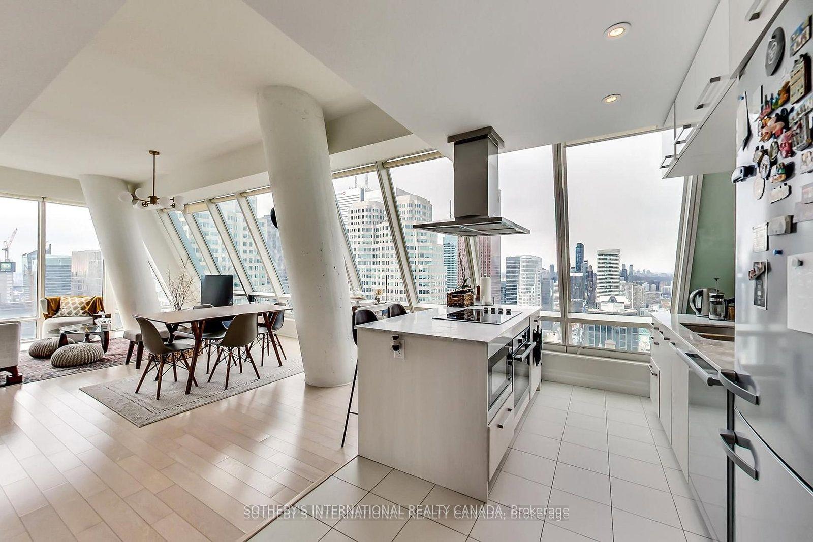 8 The Esplanade 5504 #5504, Toronto — Condo for sale, photo 1