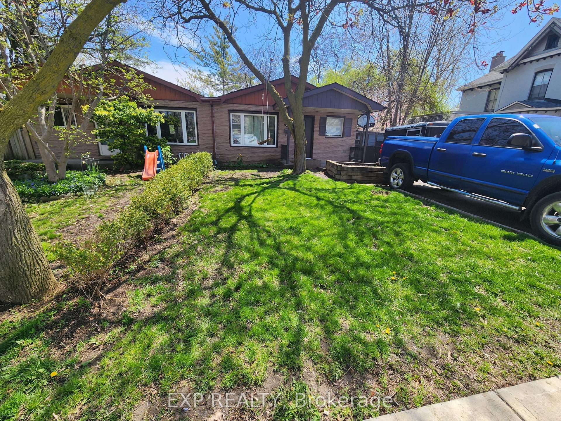 87 Wellington Street E Main Level #Main Level, Brampton — Semi-Detached for lease, photo 1