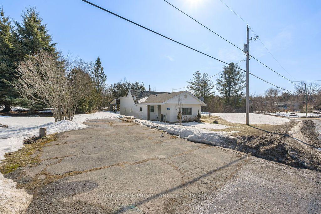 192 Crookston Road — photo 1