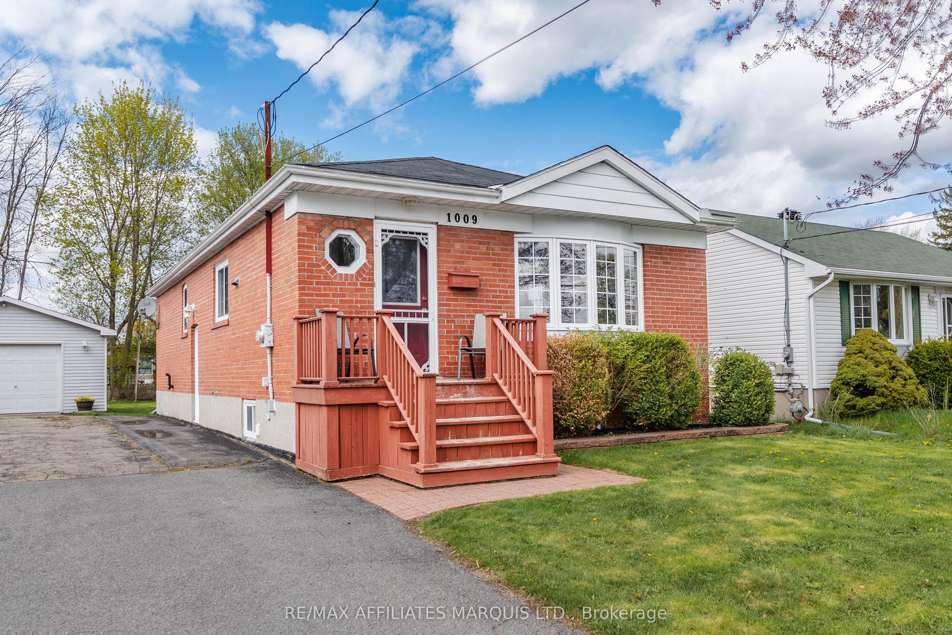 1009 Leonard Avenue — photo 1