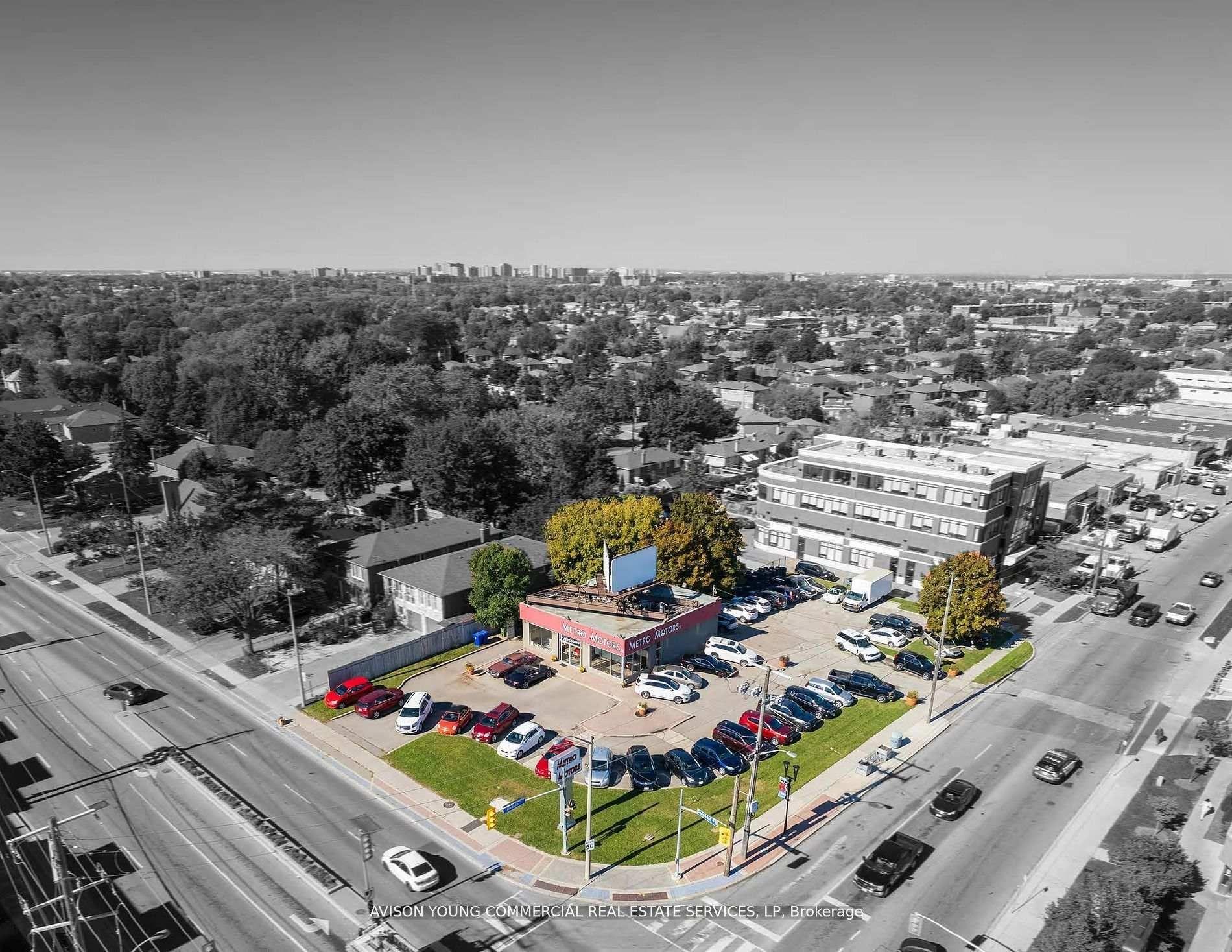 2310 Sheppard Avenue W — photo 1